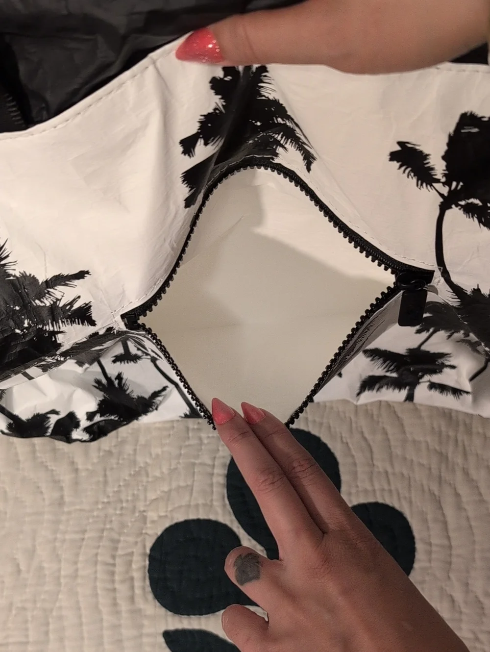 ALOHAS Black & White Palm-Print Canvas Tote